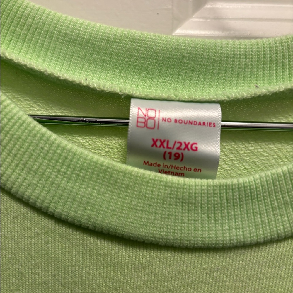 No Boundaries Women’s Sweatshirt
Size XXL
Color neon - Picture 2 of 4